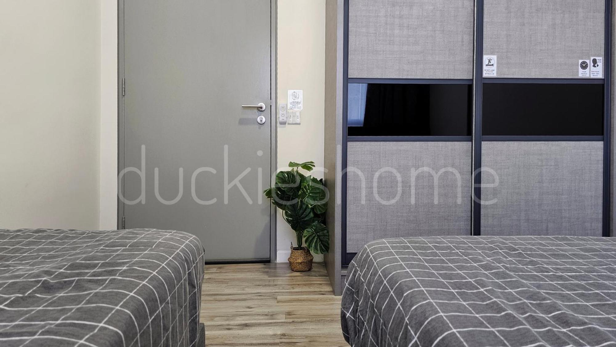 Millerz Square Family Rooms, By Twofive *