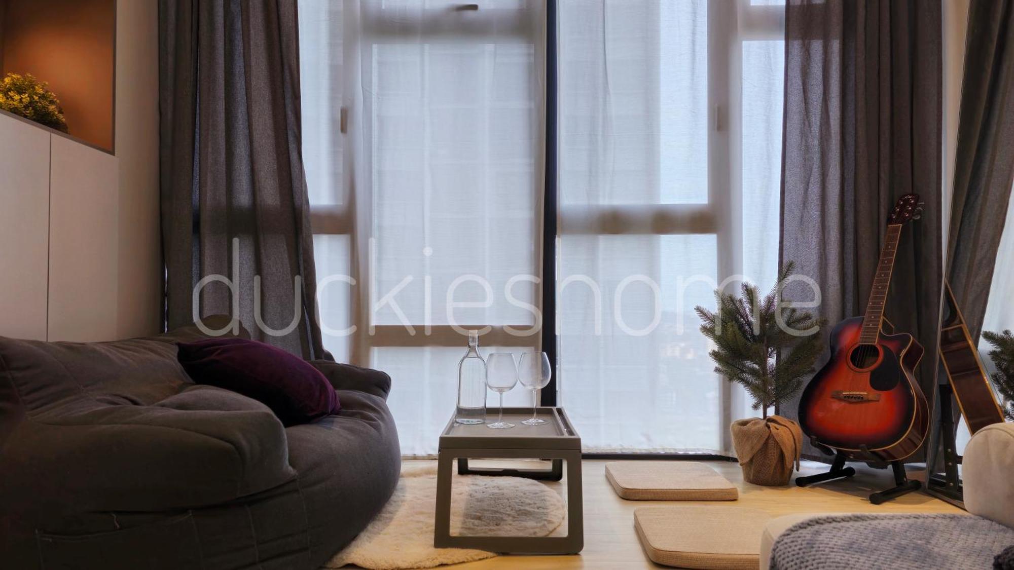 Millerz Square Family Rooms, By Twofive *
