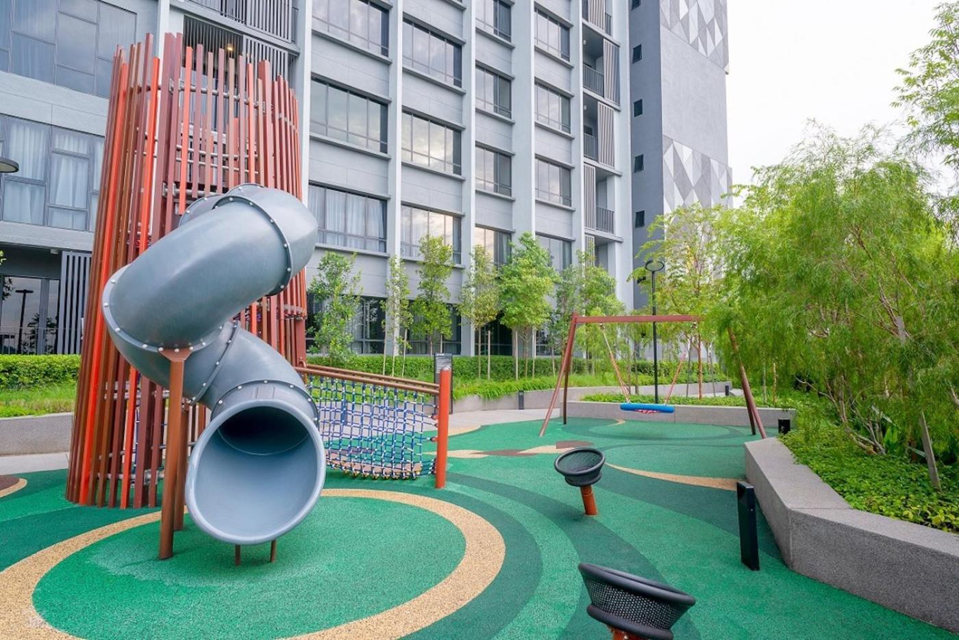 Millerz Square Family Rooms, By Twofive